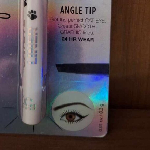NIP Beauty Concepts Feline Eyes Cat Eye Liner Angle Tip, Full Size - Picture 2 of 2